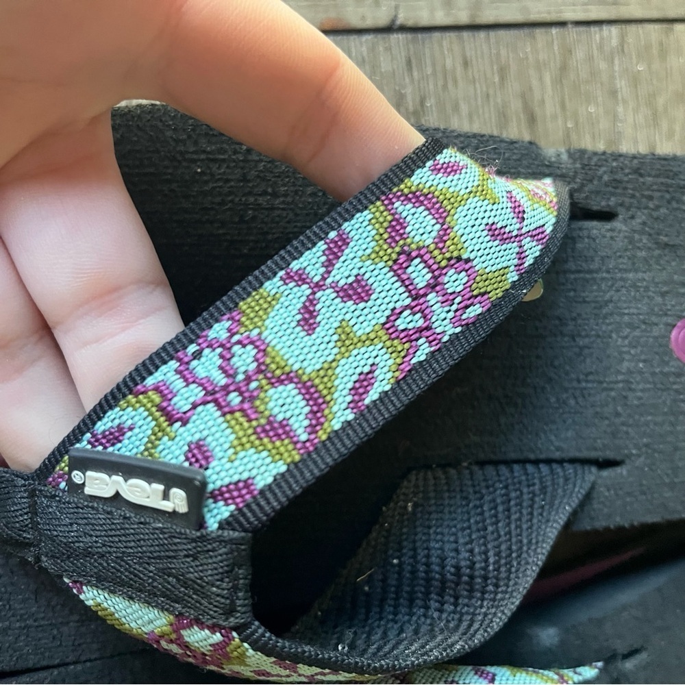 Teva floral black flip flops - Picture 2 of 7